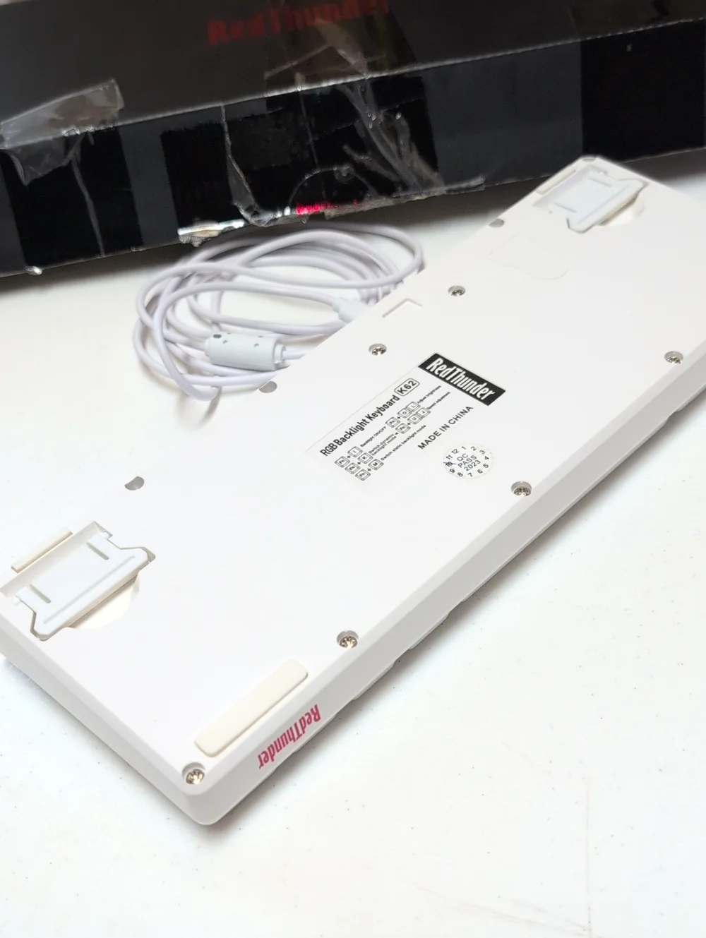 K62 RGB Backlight Keyboard — White. (95)